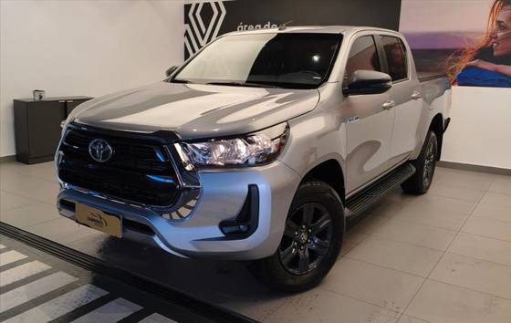 TOYOTA HILUX 2.8 D-4D TURBO DIESEL CD SR 4X4 AUTOMÁTICO